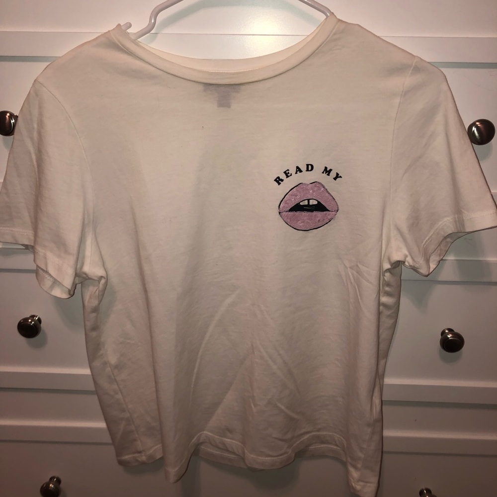white tee
